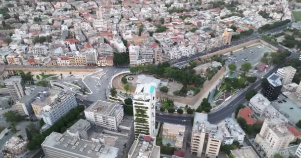 Nowoczesny Business Hub Aerial Glimpse Nicosias Urban Architectural Beauty Wysokiej — Wideo stockowe