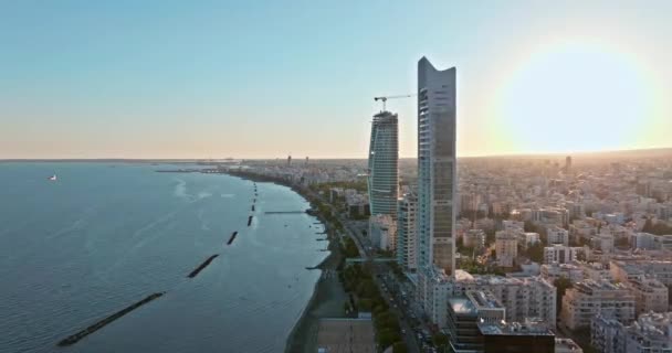 Spectaculaire Zonsondergang Limassol Cyprus Aerial Panorama Urban Oasis Sea Hoge — Stockvideo