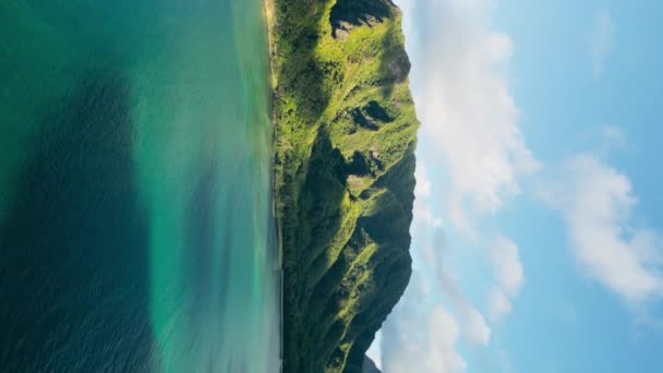 Aerial Tour Hawaiis Pristine Beaches Chanting Palms Paradise Found Breaking — стоковое видео