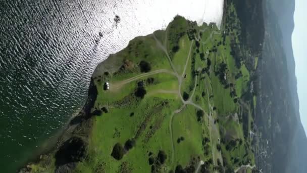 美国夏威夷美丽的自然景观 太平洋上的一个小岛上 岩石筑成的堤岸有着美丽的风景 高质量的4K镜头 — 图库视频影像