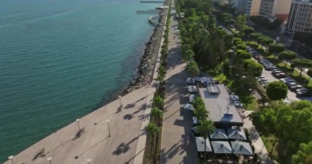 Kıbrıs Limasol Üzerinde Serene Akdeniz Vahası Gösteren Hava Vistaları Yüksek — Stok video