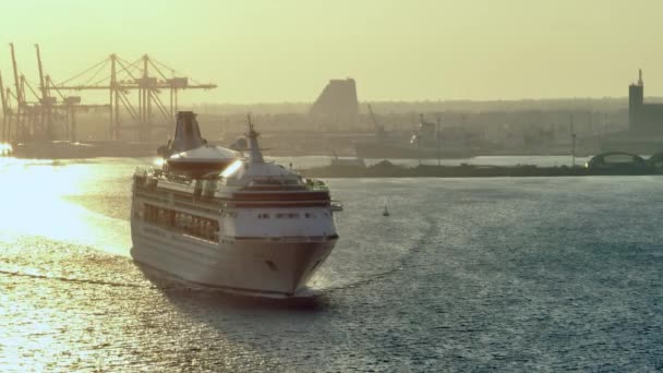Opulence Yelkencilik Havadan Görüntü Lüks Bir Seyahat Gemisinin Htişamını Yakalıyor — Stok video