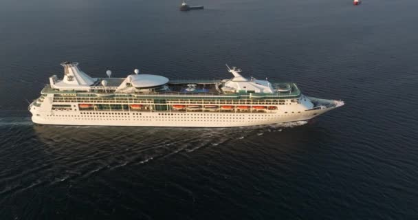 Spectacular Aerial View Luxurious Cruise Liner Embarking Oceanic Adventure Pools — Stock Video
