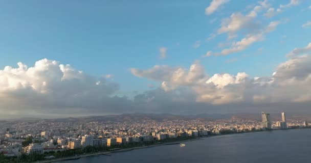 Flygfoto Över Stadsbilden Limassol Cypern Semesterort Vid Medelhavets Stränder Högkvalitativ — Stockvideo