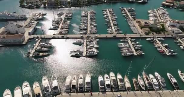 Luxury Yachts Limassol Marina Vista Aérea Costa Chipre Imagens Alta — Vídeo de Stock