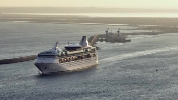 Cruising Elegance Fenséges Légi Kilátás Egy Csodálatos Cruise Ship Experience — Stock videók