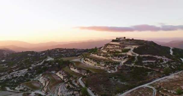Luchtfoto Van Het Landschap Van Wijngaarden Bergen Van Cyprus Wijnproductie — Stockvideo