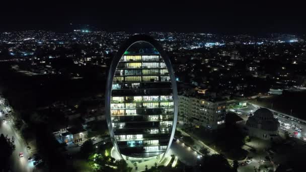 Flygfoto Stadslandskap Natten Limassol Cypern Kontorshotell Med Ljus Fönstren Fungerar — Stockvideo
