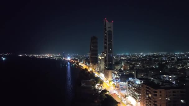 Luchtfoto Van Het Nachtelijk Stadsgezicht Van Limassol Cyprus Licht Van — Stockvideo