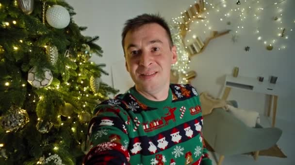 Virtual Christmas Couple Celebrates Family Video Calls Gadgets Creating Festive — Stock Video