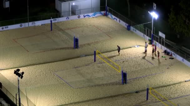 Twilight Vibes Luchtverkenning Van Stadsgezichten Zand Volleybal Geneugten Onder Het — Stockvideo