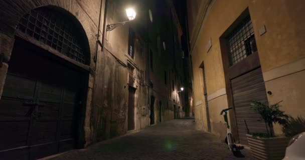 Rzym Włochy Nocny Uliczny Krajobraz Miasta Oświetlenie Ulicy Stare Brukowane — Wideo stockowe