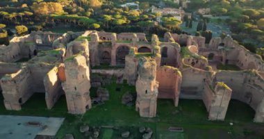 Apollo Palatinus Roma İtalya 'nın hava manzaralı tapınağı. Avrupa Roma İmparatorluğu tarihinin tarihi merkezindeki antik kalıntılar. Yüksek kalite 4k görüntü