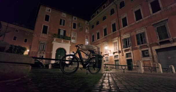 Illuminated Elegance Nighttime Exploration Romes Street Architectural Treasures Высококачественные Кадры — стоковое видео