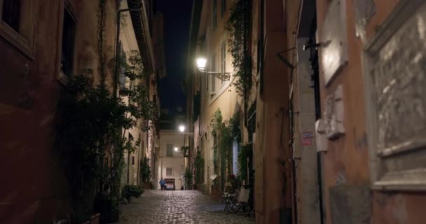 Rzym Włochy Nocny Uliczny Krajobraz Miasta Wąskie Uliczki Świetle Latarni — Wideo stockowe