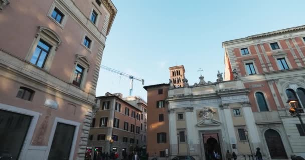 Passeggiando Romes Narrow Streets Charming Touristic Alleys Historical Architecture Filmati — Video Stock