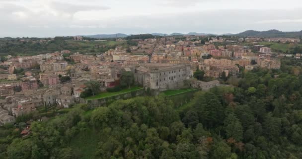 Elevated Elegance Aerial Tour Castello Orsini Odescalchi Urok Nad Jeziorem — Wideo stockowe