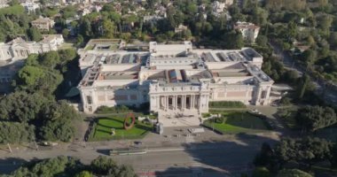 Şehir merkezinin havadan görünüşü Galleria nazlerale dArte moderna ve Contemporanea Rome Italy. Yüksek kalite 4k görüntü