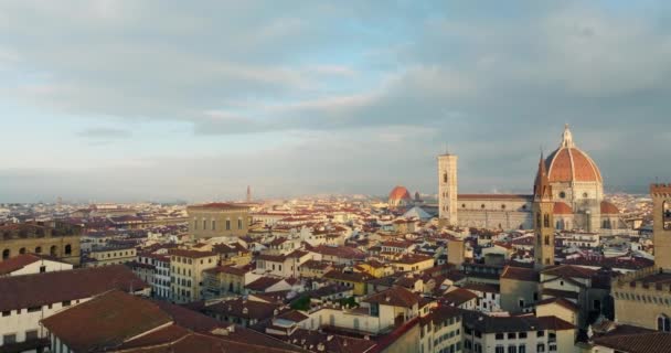 Boven Het Renaissance Tapijt Een Filmische Luchtfoto Met Florences Cattedrale — Stockvideo
