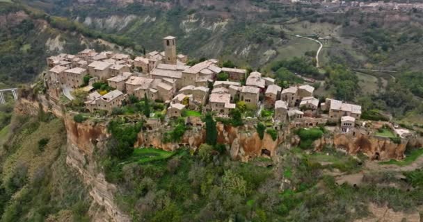 Вид Воздуха Cityscape Civita Bagnoregio Italy Красивый Ландшафт Гор Древними — стоковое видео