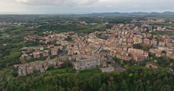 Widok Lotu Ptaka Braciano Włochy Historyczne Miasto Starożytną Architekturą Pięknymi — Wideo stockowe