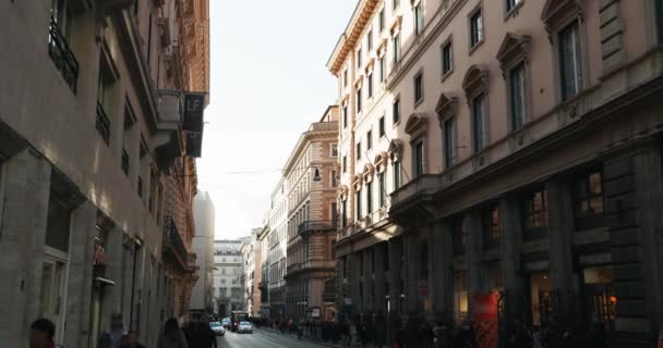 Rom Presenteras Historiska Gator Turistpunkter Trafik Och Dansen Motorcyklar Och — Stockvideo