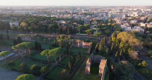 ローマの歴史の本質を捉える セッティング太陽の暖かい光に浴したテルメ カラカラ遺跡の空想的な景色 高品質の4K映像 — ストック動画