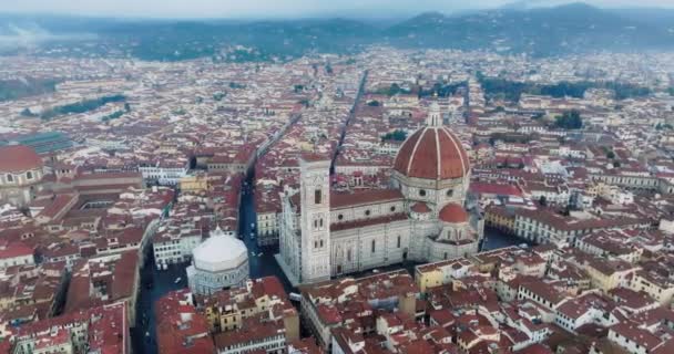 Drone Marvels Een Filmische Luchtfoto Van Florences Cattedrale Santa Maria — Stockvideo
