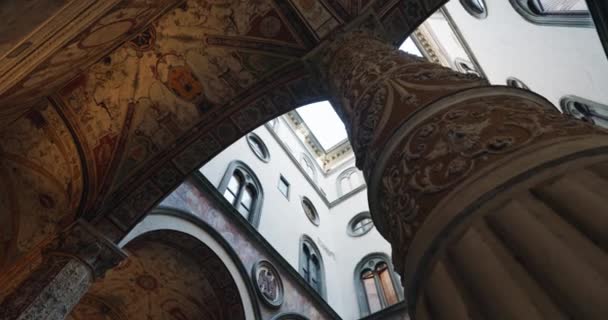 フィレンツェのコートヤード イタリアの歴史的都市のロマンスと建築の分岐体をキャプチャします 高品質の4K映像 — ストック動画