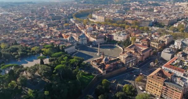 時間と建築の旅 ポポロ広場 ローマの魅惑的な都市景観 ヨーロッパのマジェスティックな大聖堂の空想的な景色 高品質の4K映像 — ストック動画