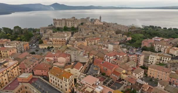 Encanto Elevado Perspectivas Aéreas Bracciano Italia Panorama Escénico Una Ciudad — Vídeos de Stock