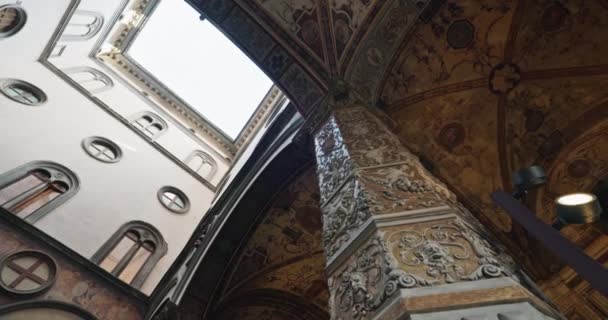 European Elegance Een Wandeling Door Historische Binnenplaatsen Van Florences City — Stockvideo