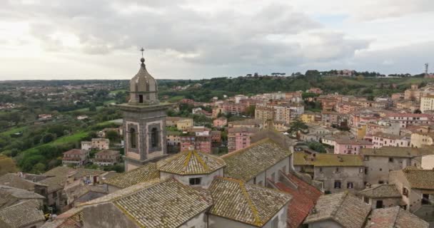 Majesté Aérienne Capturer Beauté Cathédrale Braccianos Avec Clocher Italie Paysage — Video