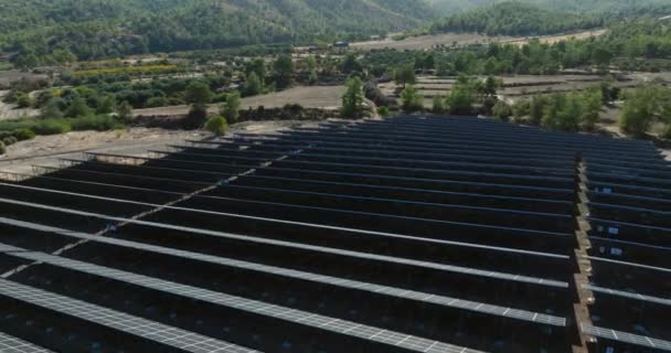 Solarzellen Aus Der Luft Aus Nächster Nähe Das Solarkraftwerk Ist — Stockvideo