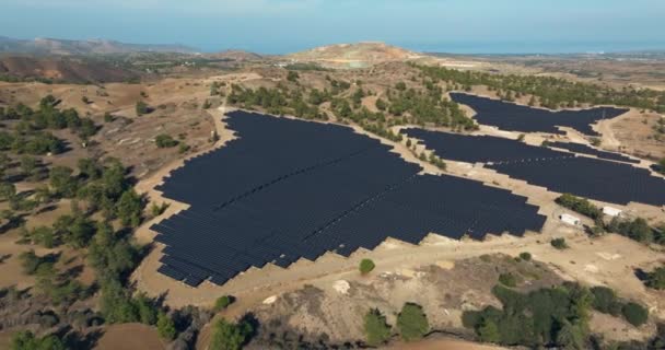 Vista Aérea Uma Central Solar Painéis Chipre Produção Eletricidade Com — Vídeo de Stock