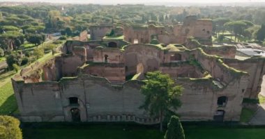 Hava manzaralı Terme di Caracalla Roma İtalya. Avrupa turizm başkentinde antik Yunan harabeleri. Yüksek kalite 4k görüntü