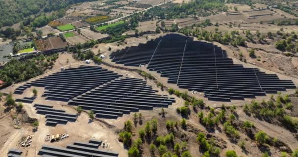 Αεροφωτογραφία Μονάδας Και Πάνελ Ηλιακής Ενέργειας Στην Κύπρο Εξαγωγή Ηλεκτρικής — Αρχείο Βίντεο