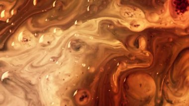 Alfa Matte Soyutlaması: Sanatsal Hareket ve Dokuda Hassas Sıvı Siyah ve Altın Harmanı. Yüksek kalite 4k görüntü