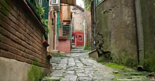 イタリアのエレガンスが明らかにした 魅力的な通りとイタリアの小さな町の建築多様性のシネマティックな探求 高品質の4K映像 — ストック動画