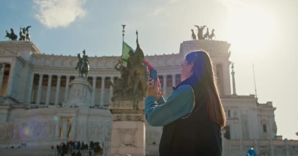 Strolling Rome Tourists Exploration Iconic Monuments Historic Buildings Imágenes Alta — Vídeo de stock