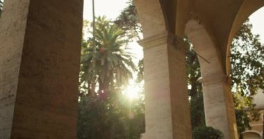 Roma Mimarisi: İtalyan Tarihi Başkenti Caddelerini Keşfediyor. Yüksek kalite 4k görüntü