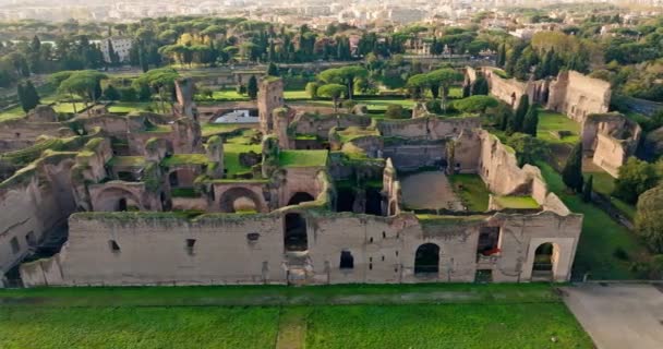 意大利罗马卡拉卡拉浴场的空中景观 古罗马的美丽风景是古迹旅游和游览到历史建筑的遗迹 高质量的4K镜头 — 图库视频影像