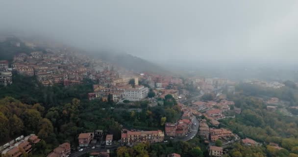 Vues Aériennes Captivantes Rocca Papas Beauté Révélée Dans Brouillard Brume — Video