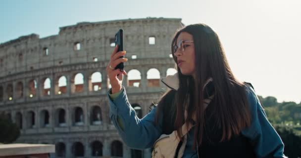 ローマン リーヴァリー コロッセオでの写真を通しての発見と自己表現の旅 高品質の4K映像 — ストック動画