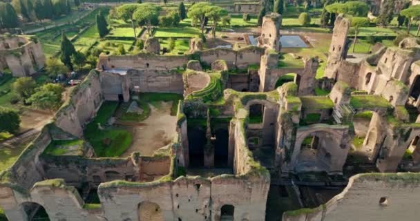 イタリア ローマのカラカラの風呂の空中ビュー 古代遺跡と考古学博物館の美しい風景 高品質の4K映像 — ストック動画
