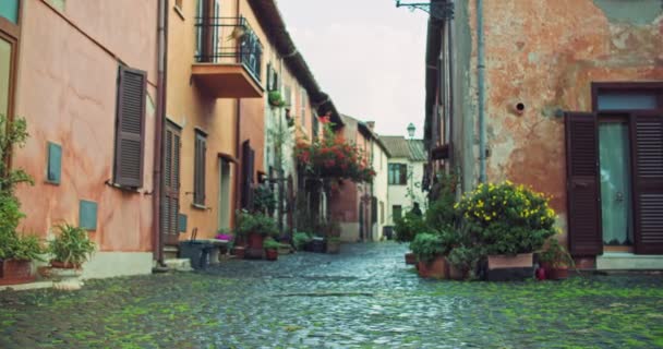 Stroll Italys Quaint Village Streets Discovering Charming Courtyards Flower Filled — Stock Video