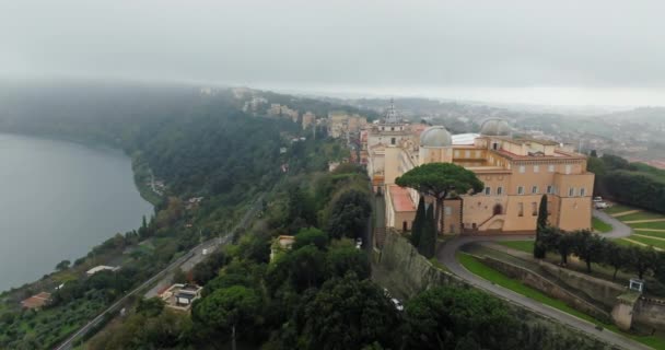 Widok Lotu Ptaka Castel Gandolfo Rezydencja Papieża Pobliżu Jeziora Albano — Wideo stockowe