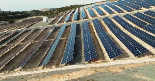 Zonlicht Duurzaamheid Luchtonderzoek Van Cyprus Zonnepaneel Plant Toont Eco Vriendelijke — Stockvideo