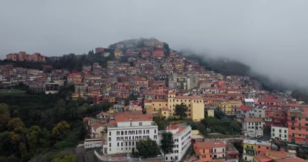 Odhalení Rocca Papa Letecká Dobrodružství Italys Historic Urban Center Mlhavém — Stock video