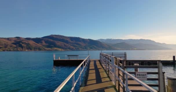 Vista Aérea Paisagem Lago Traunsee Nos Alpes Austríacos Cais Lago — Vídeo de Stock